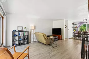 12406 SE Raymond St, Portland, OR 97236 - Photo 10