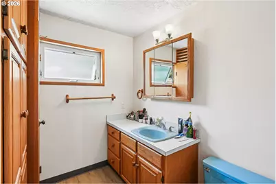 12406 SE Raymond St, Portland, OR 97236 - Photo 26