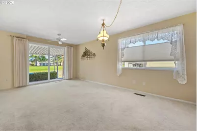 401 S Cascade Dr, Woodburn, OR 97071 - Photo 6