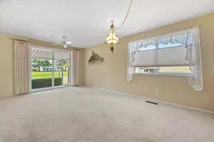 401 S Cascade Dr, Woodburn, OR 97071 - Photo 6