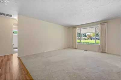 401 S Cascade Dr, Woodburn, OR 97071 - Photo 4