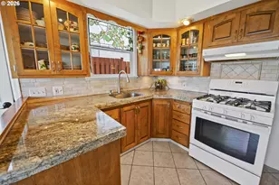 570 W Lexington Ave, Astoria, OR 97103 - Photo 10