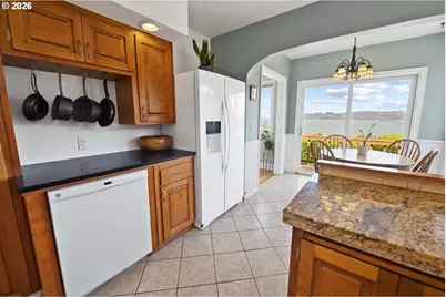 570 W Lexington Ave, Astoria, OR 97103 - Photo 12