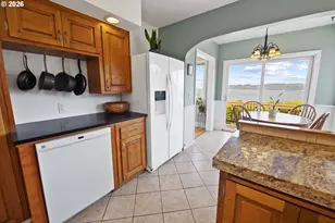 570 W Lexington Ave, Astoria, OR 97103 - Photo 12