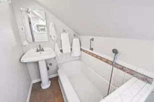 570 W Lexington Ave, Astoria, OR 97103 - Photo 24