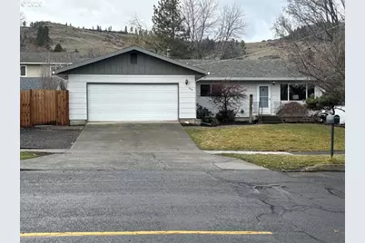 404 2nd St, La Grande, OR 97850 - Photo 1