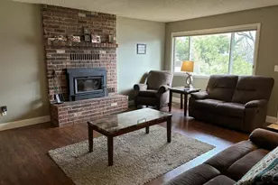 404 2nd St, La Grande, OR 97850 - Photo 2