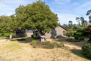 2040 23rd St, Florence, OR 97439 - Photo 32