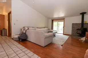 2040 23rd St, Florence, OR 97439 - Photo 6