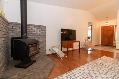 2040 23rd St, Florence, OR 97439 - Photo 8