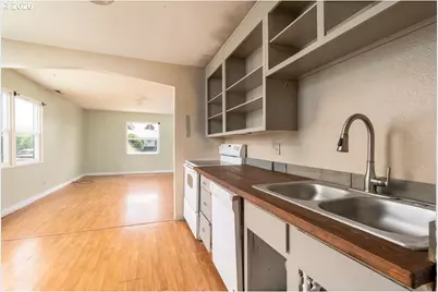 307 Cypress St, Longview, WA 98632 - Photo 8