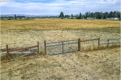 82784 Howe Ln, Creswell, OR 97426 - Photo 6