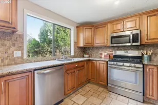 5585 NW Peregrine Pl, Portland, OR 97229 - Photo 16