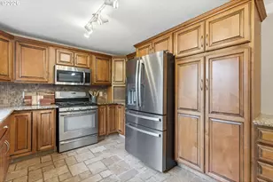 5585 NW Peregrine Pl, Portland, OR 97229 - Photo 18