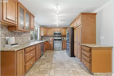 5585 NW Peregrine Pl, Portland, OR 97229 - Photo 14