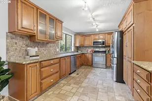 5585 NW Peregrine Pl, Portland, OR 97229 - Photo 16