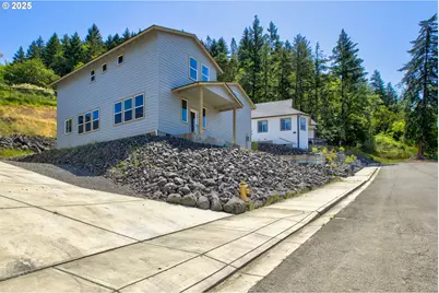 1030 Forest Heights St, Sutherlin, OR 97479 - Photo 2