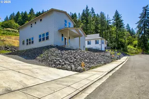 1030 Forest Heights St, Sutherlin, OR 97479 - Photo 2
