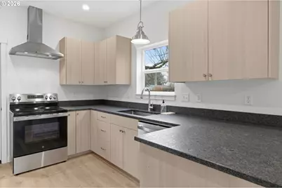 5592 Burnett Ave #A, Eugene, OR 97402 - Photo 8