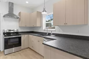 5592 Burnett Ave, Eugene, OR 97402 - Photo 8