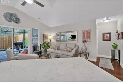 1810 NE Alameda Ave, Roseburg, OR 97470 - Photo 12