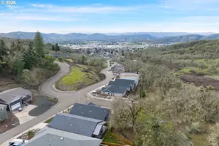 1810 NE Alameda Ave, Roseburg, OR 97470 - Photo 42