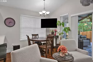 1810 NE Alameda Ave, Roseburg, OR 97470 - Photo 10