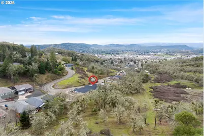 1810 NE Alameda Ave, Roseburg, OR 97470 - Photo 40