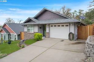 1810 NE Alameda Ave, Roseburg, OR 97470 - Photo 2