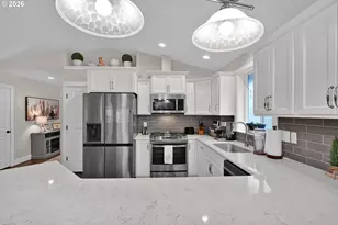 1810 NE Alameda Ave, Roseburg, OR 97470 - Photo 10