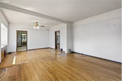 225 W Arlington St, Gladstone, OR 97027 - Photo 10