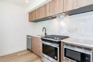 2050 N Killingsworth St, Portland, OR 97217 - Photo 16