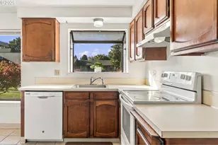205 E Foothills Dr, Newberg, OR 97132 - Photo 8