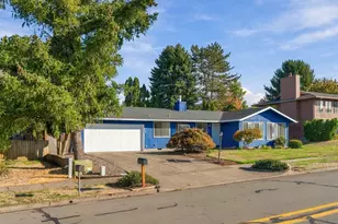 205 E Foothills Dr, Newberg, OR 97132 - Photo 2