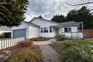 3932 Spruce St, Florence, OR 97439 - Photo 2