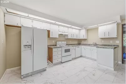2330 SE Brookwood Ave #221, Hillsboro, OR 97123 - Photo 6