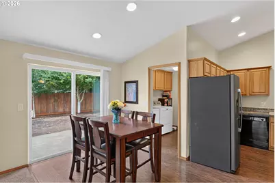 209 Pioneer Dr, Silverton, OR 97381 - Photo 6