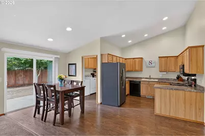 209 Pioneer Dr, Silverton, OR 97381 - Photo 6