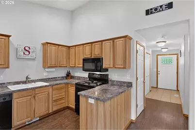 209 Pioneer Dr, Silverton, OR 97381 - Photo 4