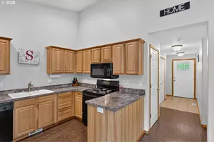 209 Pioneer Dr, Silverton, OR 97381 - Photo 4