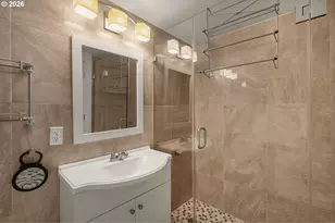 2076 NW Johnson St, Portland, OR 97209 - Photo 10