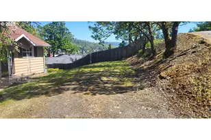 522 SE Hillside Dr, Roseburg, OR 97470 - Photo 4