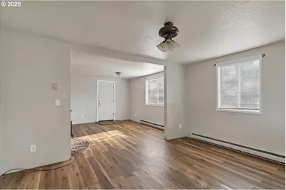 289 S 3rd St, Lebanon, OR 97355 - Photo 4