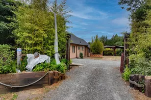 726 Pacific Ave, Brookings, OR 97415 - Photo 1