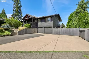 725 Marylhurst Dr, West Linn, OR 97068 - Photo 4