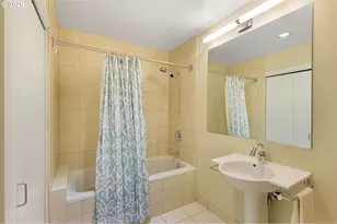 922 NW 11th Ave, Portland, OR 97209 - Photo 32