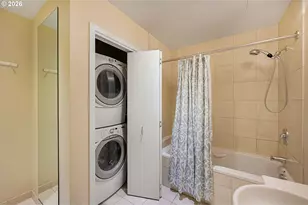 922 NW 11th Ave, Portland, OR 97209 - Photo 36