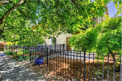 4830 SE Stark St #5, Portland, OR 97215 - Photo 2