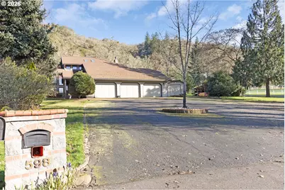 598 Winter Creek Ln, Roseburg, OR 97471 - Photo 2