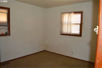 641 SE 148th Ave, Portland, OR 97233 - Photo 8
